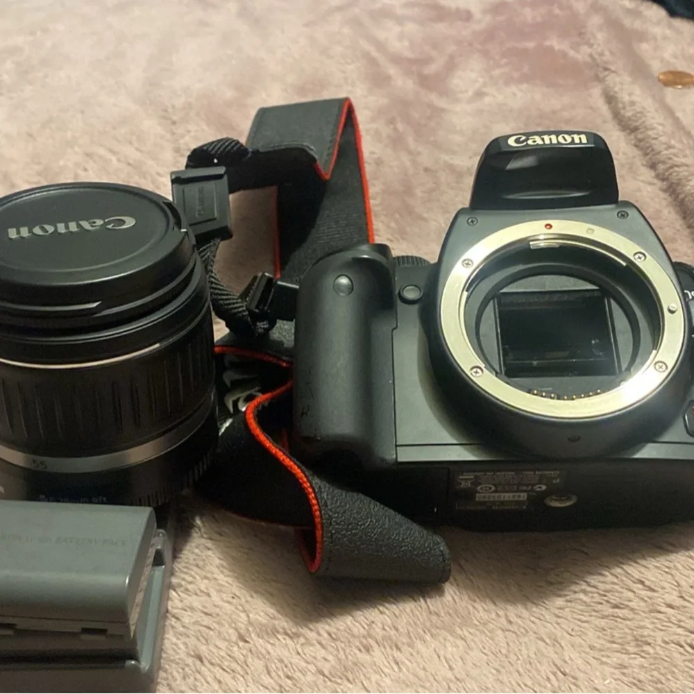 Canon Black Camera Body and Lens Kit
